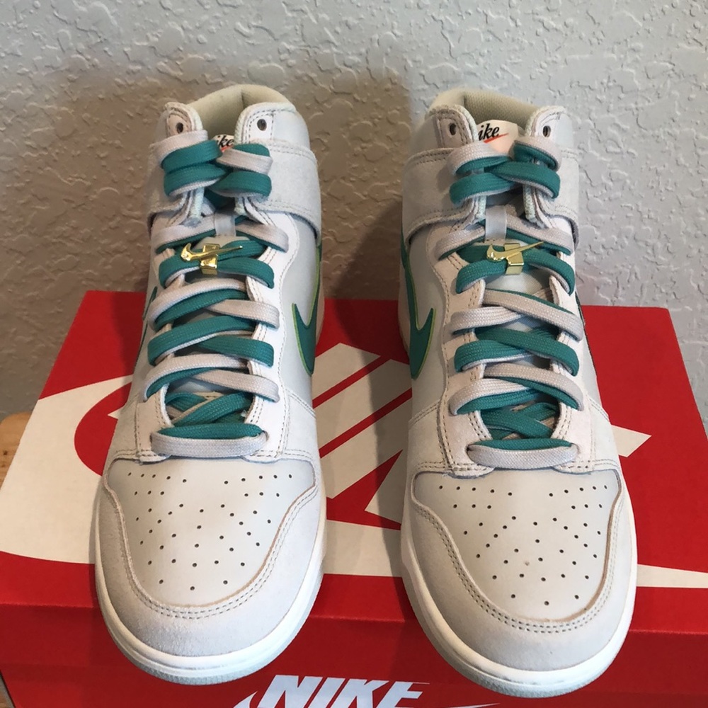 NIKE DUNK HI SE SNEAKERS - Picture 4 of 10